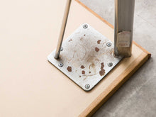 画像をギャラリービューアに読み込む, ヤコブセンのテーブル金具