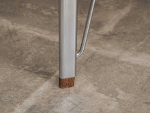 画像をギャラリービューアに読み込む, ヤコブセンのテーブルの脚先