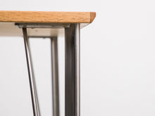 画像をギャラリービューアに読み込む, ヤコブセンのテーブルの金具アップ