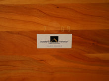 画像をギャラリービューアに読み込む, チェリー無垢材のダイニングテーブルのメーカーであるBrødrene Andersenのシール