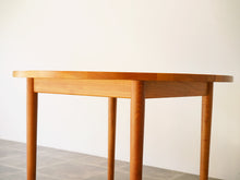 画像をギャラリービューアに読み込む, チェリー無垢材のダイニングテーブルの脚と幕板