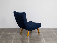 画像をギャラリービューアに読み込む, デンマークデザインのラウンジチェア後ろ姿