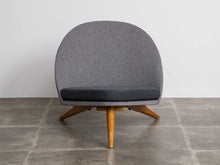 画像をギャラリービューアに読み込む, 北欧スウェーデンの1人用ソファの正面