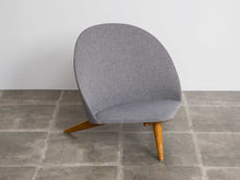 画像をギャラリービューアに読み込む, 北欧スウェーデンの1人用ソファのクッションを取った様子