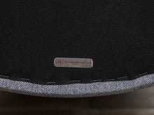 画像をギャラリービューアに読み込む, 北欧スウェーデンの1人用ソファの裏面にBruunRasmussenのラベル