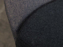 画像をギャラリービューアに読み込む, 北欧スウェーデンの1人用ソファの背もたれとクッションの2トーン