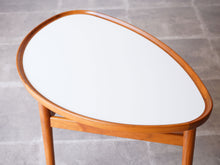 画像をギャラリービューアに読み込む, フィン・ユールのコーヒーテーブル天板