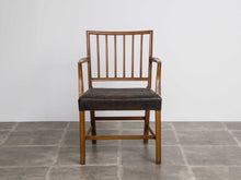 画像をギャラリービューアに読み込む, ヤコブ・ケア椅子の正面