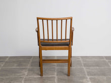 画像をギャラリービューアに読み込む, ヤコブ・ケア椅子の後ろ