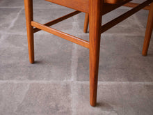 画像をギャラリービューアに読み込む, Swedish Design Chair