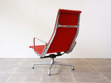 画像をギャラリービューアに読み込む, Charles Eames & Ray Eames Chair & Stool