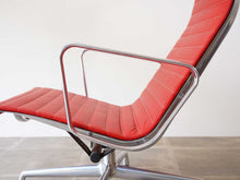 画像をギャラリービューアに読み込む, Charles Eames & Ray Eames Chair & Stool