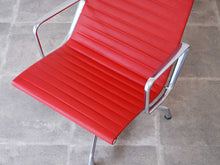 画像をギャラリービューアに読み込む, Charles Eames & Ray Eames Chair & Stool