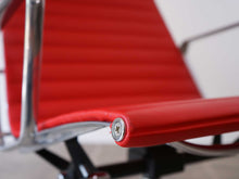 画像をギャラリービューアに読み込む, Charles Eames & Ray Eames Chair & Stool