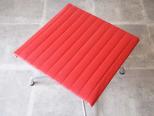 画像をギャラリービューアに読み込む, Charles Eames & Ray Eames Chair & Stool