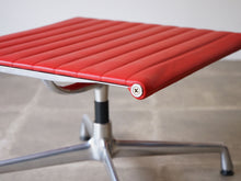 画像をギャラリービューアに読み込む, Charles Eames & Ray Eames Chair & Stool