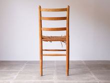 画像をギャラリービューアに読み込む, ヤコブセンの1stチェア背面