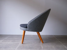 画像をギャラリービューアに読み込む, アイヴァント・ヨハンソンの椅子の側面