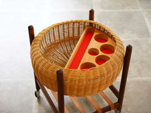 画像をギャラリービューアに読み込む, デンマークのソーイングテーブル(裁縫台)の中