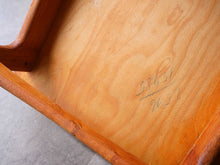 画像をギャラリービューアに読み込む, モーエンセンの椅子モデル155の裏側に書かれた数字