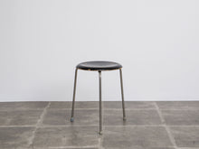 画像をギャラリービューアに読み込む, ヤコブセンのスツール