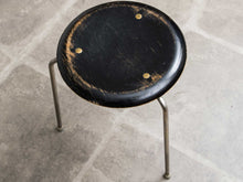 画像をギャラリービューアに読み込む, ヤコブセンのスツールの座面