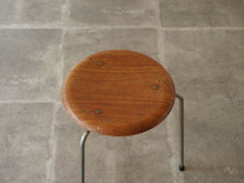 画像をギャラリービューアに読み込む, ヤコブセンのスツール座面