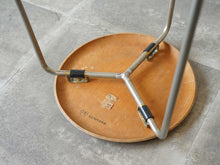 画像をギャラリービューアに読み込む, ヤコブセンのスツール座面裏