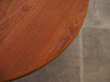 画像をギャラリービューアに読み込む, Arne Jacobsen(アルネ・ヤコブセン)の丸テーブルの天板縁にキズ