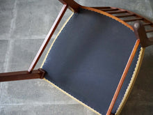 画像をギャラリービューアに読み込む, Danish furniture design Chair