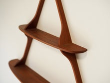 画像をギャラリービューアに読み込む, Peder Moos & school Triangular shelves