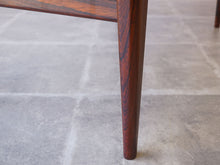 画像をギャラリービューアに読み込む, ヨハネス・アンダーセンのテーブル脚先