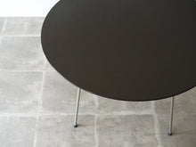 画像をギャラリービューアに読み込む, ヤコブセンのテーブルの天板アップ