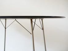 画像をギャラリービューアに読み込む, ヤコブセンのテーブルの天板縁右側