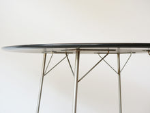 画像をギャラリービューアに読み込む, ヤコブセンのテーブルの天板縁左側