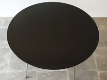 画像をギャラリービューアに読み込む, ヤコブセンのテーブルの全体図上から