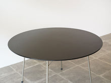 画像をギャラリービューアに読み込む, ヤコブセンのテーブルの天板アップ