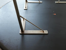 画像をギャラリービューアに読み込む, ヤコブセンのテーブルの脚の接続部