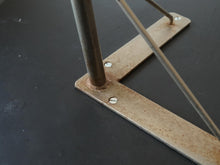 画像をギャラリービューアに読み込む, ヤコブセンのテーブルの脚の接続部アップ