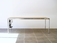 画像をギャラリービューアに読み込む, Writing desk with chromed steel frame