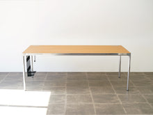 画像をギャラリービューアに読み込む, Writing desk with chromed steel frame