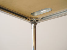 画像をギャラリービューアに読み込む, Writing desk with chromed steel frame