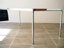 画像をギャラリービューアに読み込む, Writing desk with chromed steel frame