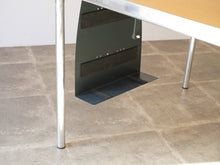 画像をギャラリービューアに読み込む, Writing desk with chromed steel frame