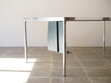 画像をギャラリービューアに読み込む, Writing desk with chromed steel frame