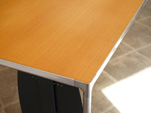 画像をギャラリービューアに読み込む, Writing desk with chromed steel frame