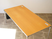 画像をギャラリービューアに読み込む, Writing desk with chromed steel frame