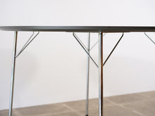 画像をギャラリービューアに読み込む, ヤコブセンのテーブルの脚