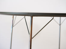 画像をギャラリービューアに読み込む, ヤコブセンのテーブルの脚