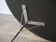 画像をギャラリービューアに読み込む, ヤコブセンのテーブルの金具